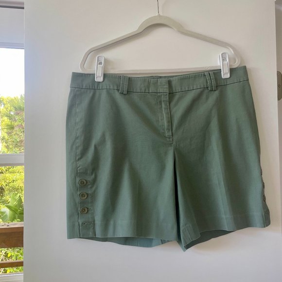 Talbots Button Pocket Twill Shorts‎ in Green, Size 16 - Picture 1 of 5